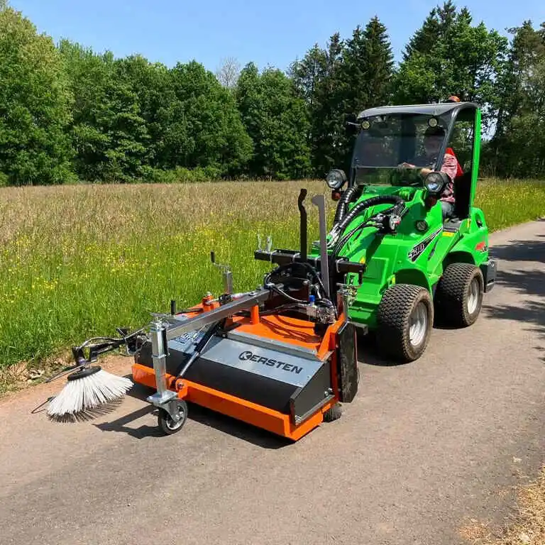 Tractor mounted FKM40 Sweeper sweeping