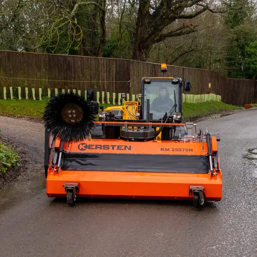 KM 25070 H - Front Mounted Sweeper for Tractor & Loaders 250cm Hydraulic