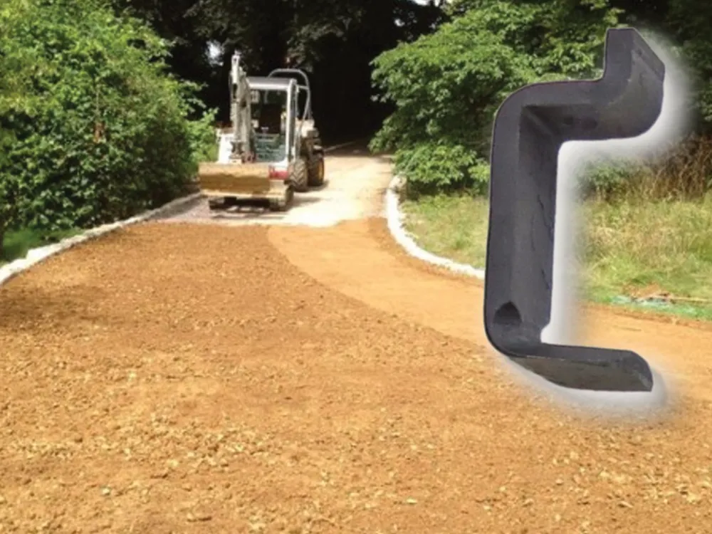 Angled-knife tool illustration for gravel renovation