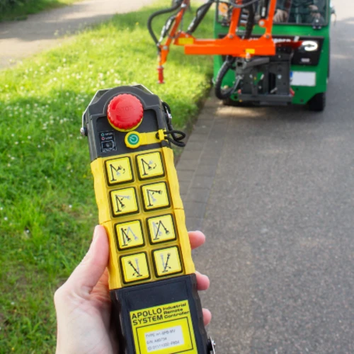 FS 3000 - Pouring arm radio remote control for four hydraulic cylinders