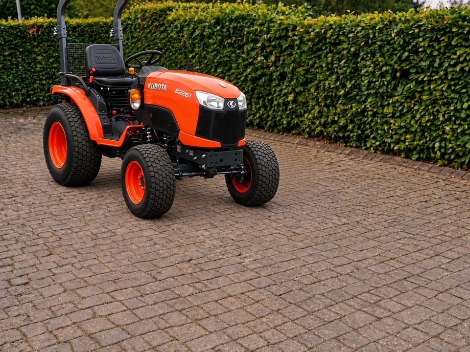 Kubota B2261 without attachments