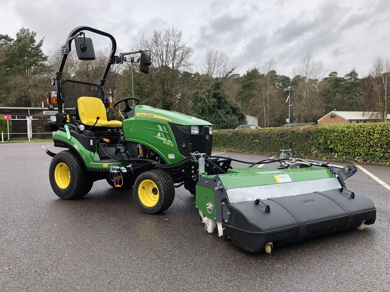 Case Study - Front sweeper for John Deere 1026 - Hydraulic drive from tractor - Cover Image