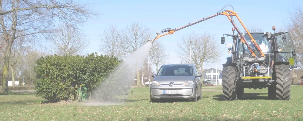 Kersten watering arm working a roadside planting position
